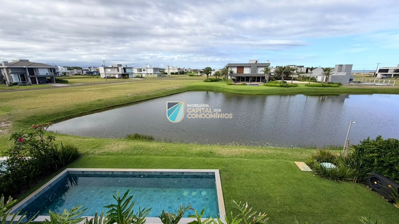 Sobrado beira lago no condomínio Costa Serena em Capão Novo: 52ª foto da galeria de imagens do imóvel