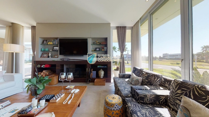 Sobrado de esquina em condomínio beira mar: 3ª foto da galeria de imagens do imóvel