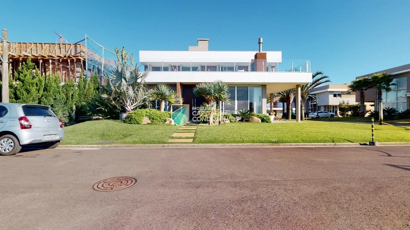 Sobrado de esquina em condomínio beira mar