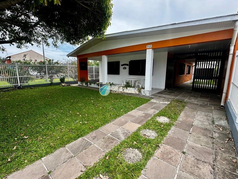 Casa de esquina com área verde no centro de Xangri-lá: 1ª foto da galeria de imagens do imóvel