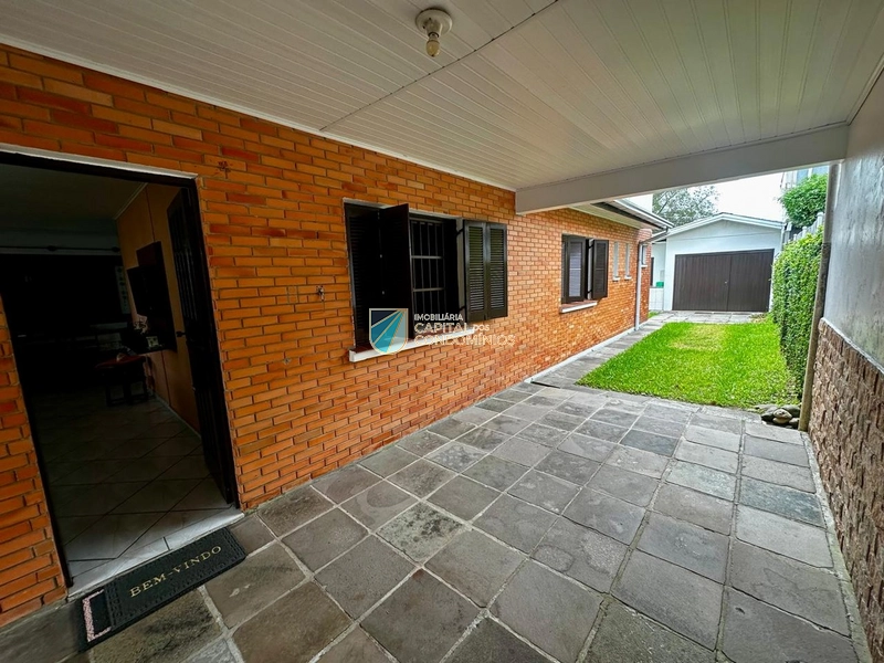 Casa de esquina com área verde no centro de Xangri-lá: 3ª foto da galeria de imagens do imóvel