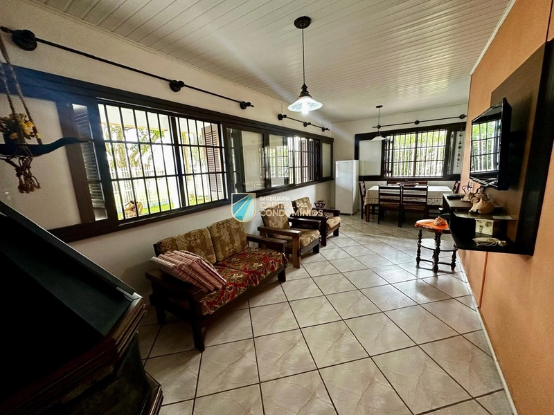 Casa de esquina com área verde no centro de Xangri-lá: 4ª foto da galeria de imagens do imóvel