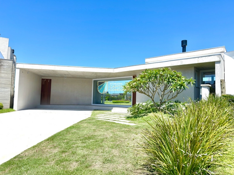 Linda casa beira lago no Condomínio Riviera: 4ª foto da galeria de imagens do imóvel