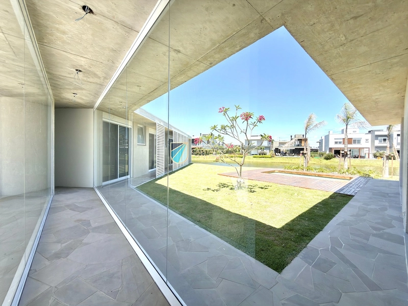 Linda casa beira lago no Condomínio Riviera: 7ª foto da galeria de imagens do imóvel