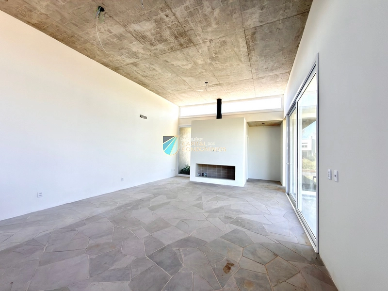 Linda casa beira lago no Condomínio Riviera: 10ª foto da galeria de imagens do imóvel