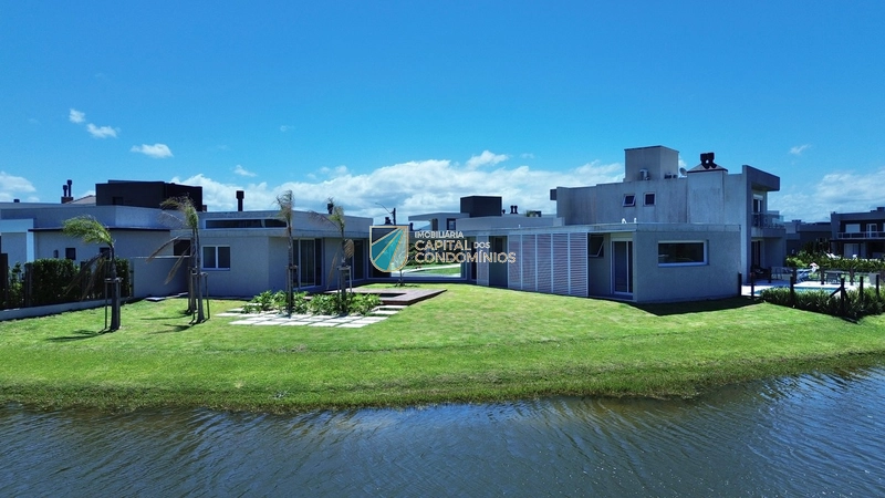 Linda casa beira lago no Condomínio Riviera: 52ª foto da galeria de imagens do imóvel