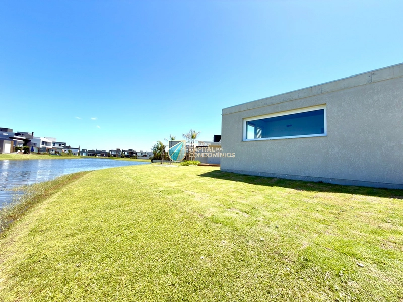 Linda casa beira lago no Condomínio Riviera: 41ª foto da galeria de imagens do imóvel