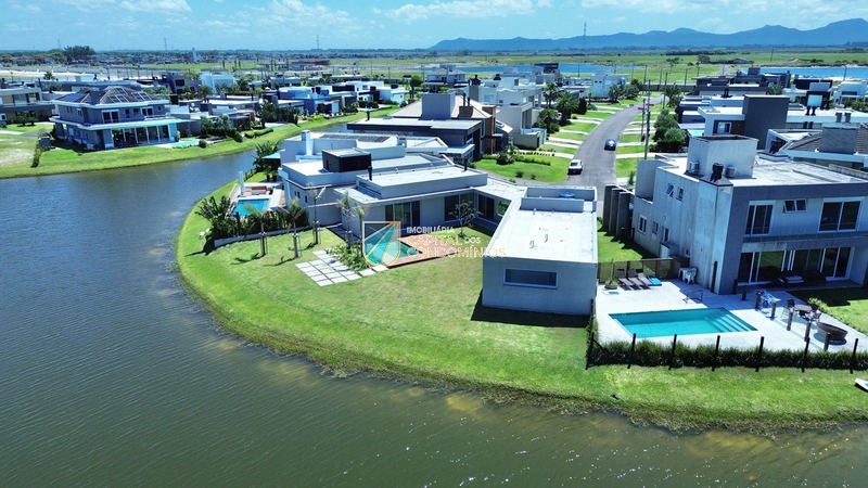 Linda casa beira lago no Condomínio Riviera: 53ª foto da galeria de imagens do imóvel