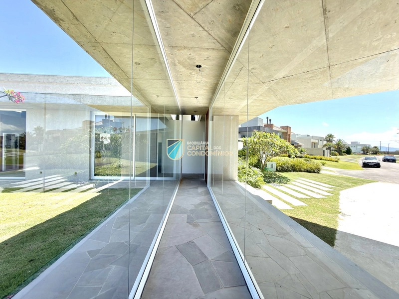 Linda casa beira lago no Condomínio Riviera: 6ª foto da galeria de imagens do imóvel