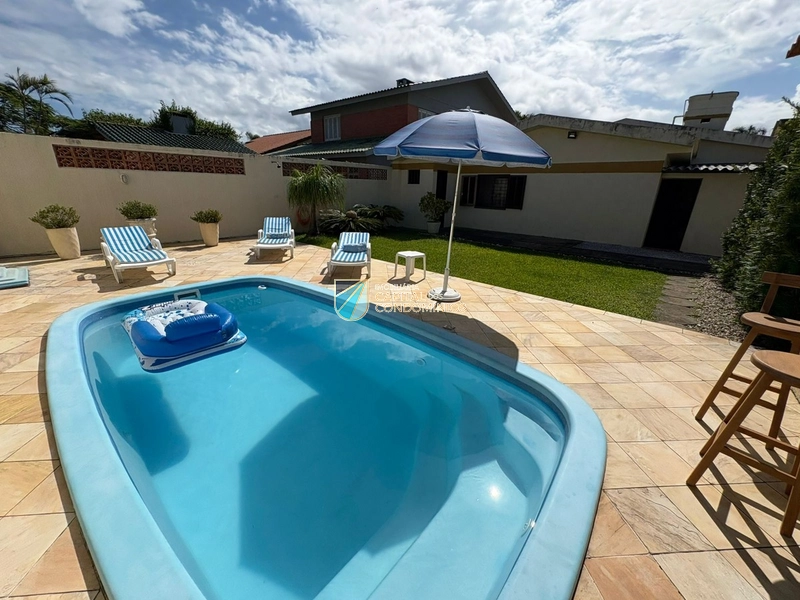 Casa térrea com piscina no centro: 22ª foto da galeria de imagens do imóvel