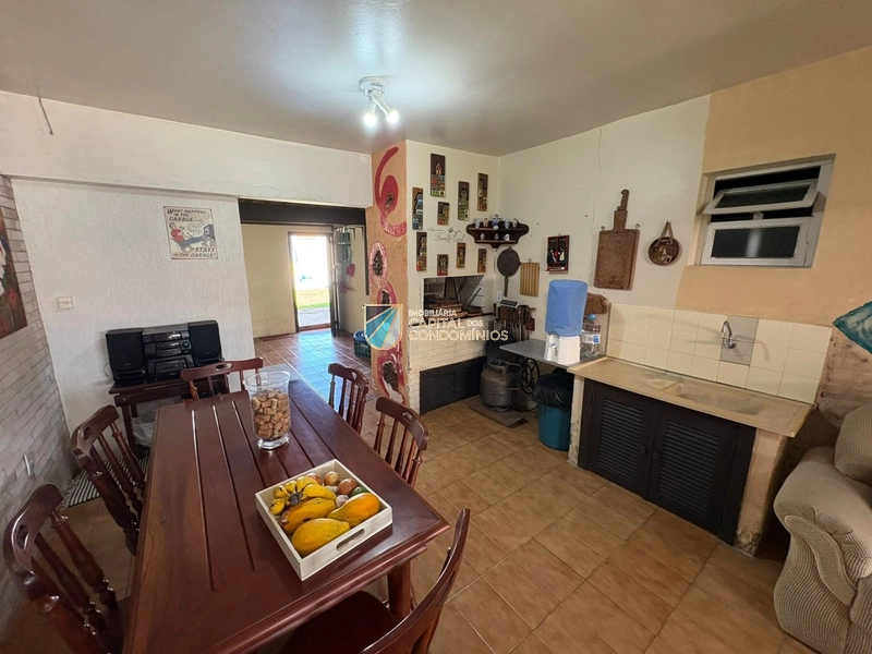 Casa térrea com piscina no centro: 14ª foto da galeria de imagens do imóvel