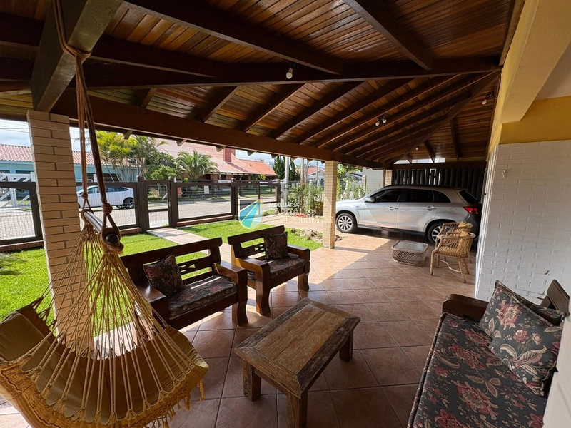 Casa térrea com piscina no centro: 5ª foto da galeria de imagens do imóvel