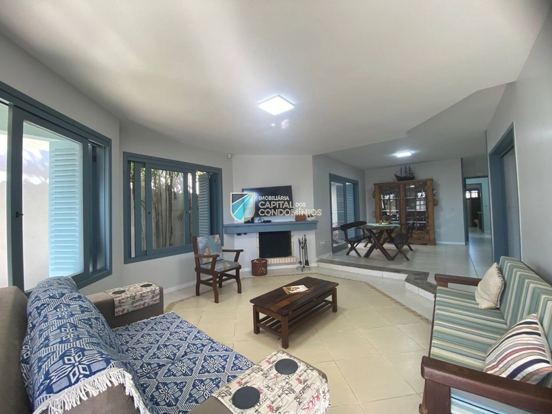 Casa térrea no centro próximo ao mar: 4ª foto da galeria de imagens do imóvel