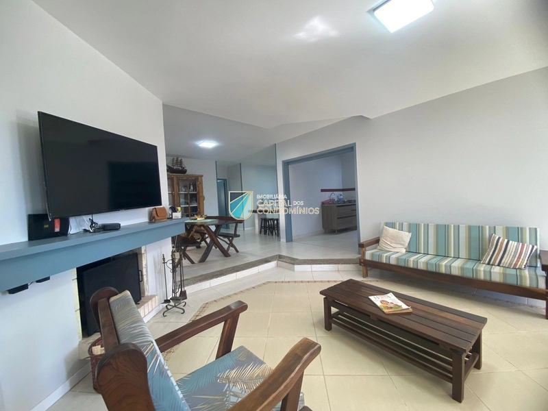 Casa térrea no centro próximo ao mar: 5ª foto da galeria de imagens do imóvel