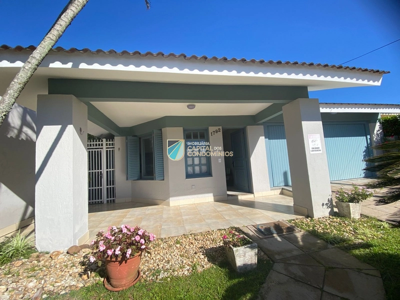 Casa térrea no centro próximo ao mar: 2ª foto da galeria de imagens do imóvel