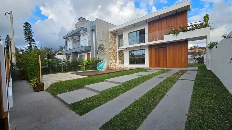 Sobrado mobiliado e decorado próximo ao mar em Xangri-lá