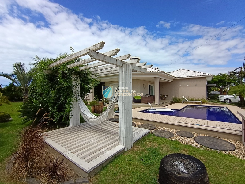 Casa de esquina em Atlântida: 7ª foto da galeria de imagens do imóvel