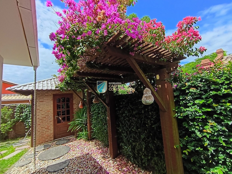 Casa de esquina em Atlântida: 18ª foto da galeria de imagens do imóvel