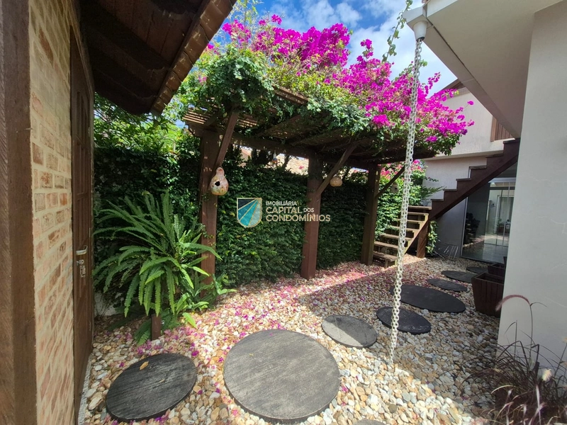 Casa de esquina em Atlântida: 17ª foto da galeria de imagens do imóvel