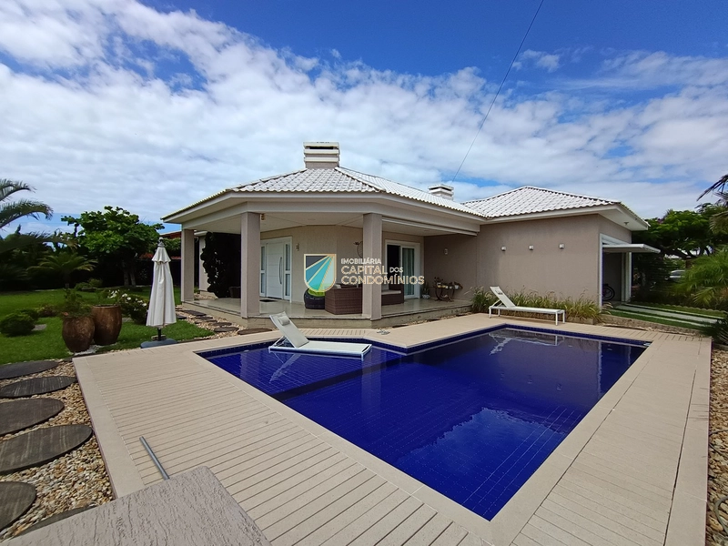 Casa de esquina em Atlântida: 6ª foto da galeria de imagens do imóvel