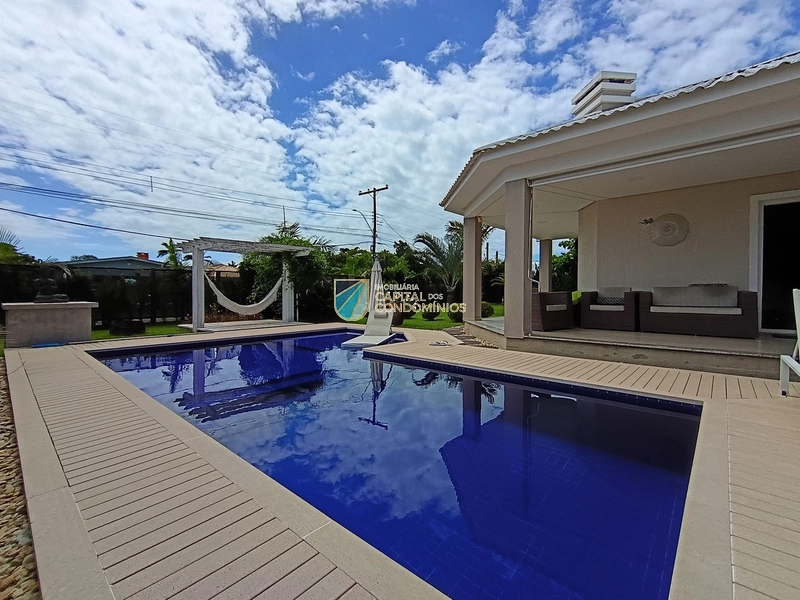 Casa de esquina em Atlântida: 2ª foto da galeria de imagens do imóvel