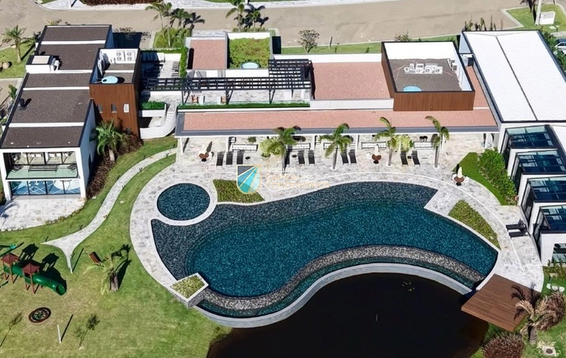 Lote beira lago no Condomínio Amare Home Resort