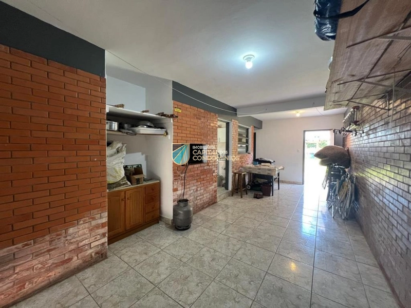 Casa no centro em 2 terrenos: 6ª foto da galeria de imagens do imóvel