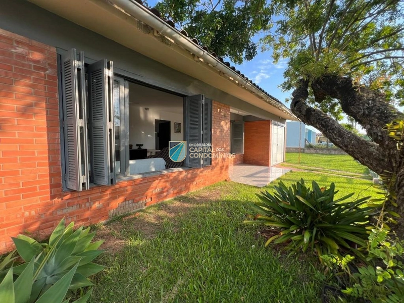 Casa no centro em 2 terrenos: 1ª foto da galeria de imagens do imóvel