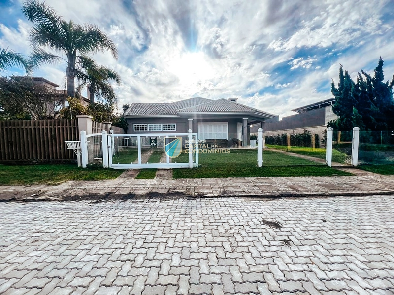 Casa térrea em Atlântida: 1ª foto da galeria de imagens do imóvel