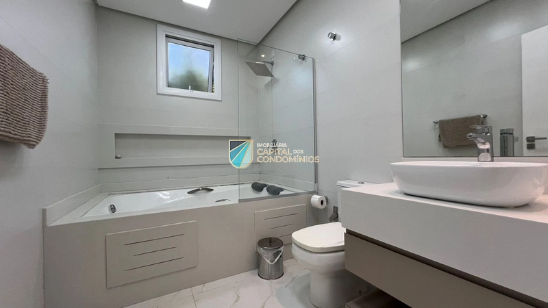 Linda vista para o lago em localização privilegiada no condomínio: 38ª foto da galeria de imagens do imóvel