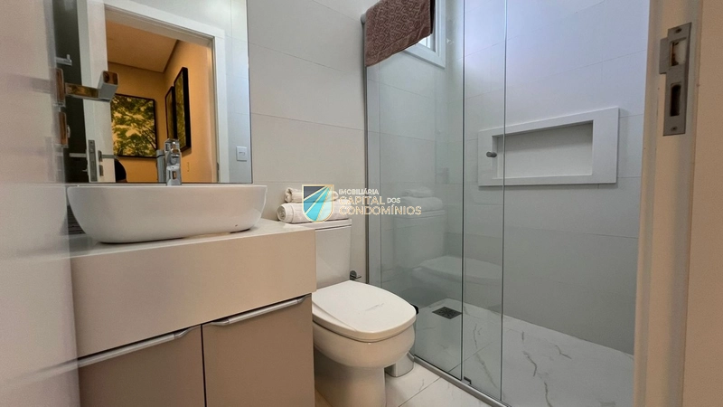 Linda vista para o lago em localização privilegiada no condomínio: 17ª foto da galeria de imagens do imóvel