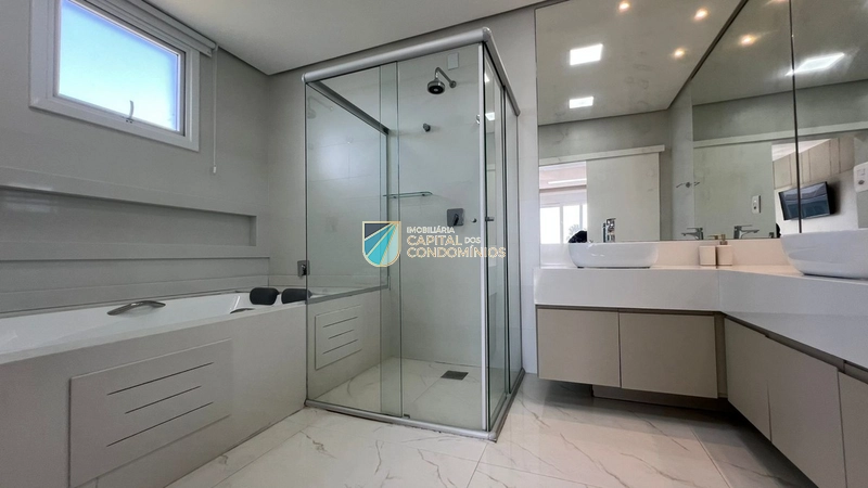 Linda vista para o lago em localização privilegiada no condomínio: 59ª foto da galeria de imagens do imóvel