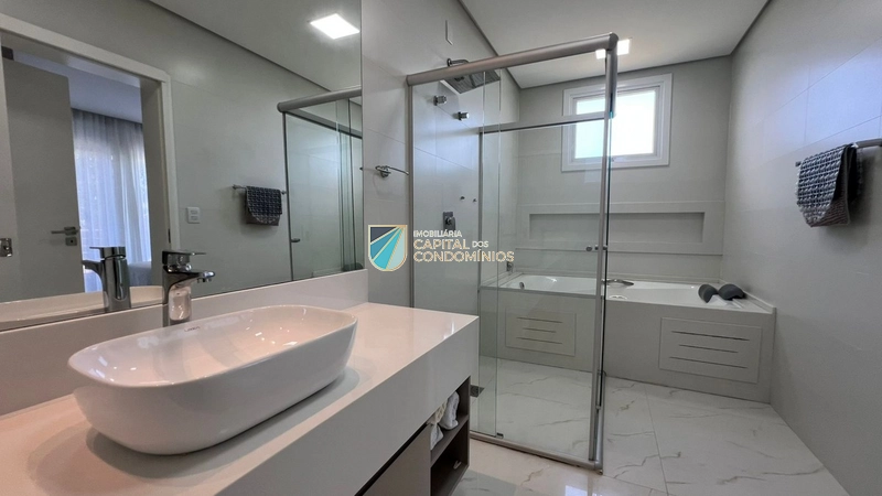 Linda vista para o lago em localização privilegiada no condomínio: 45ª foto da galeria de imagens do imóvel