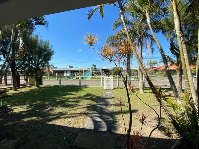 Sobrado de esquina em Atlântida: 3ª foto da galeria de imagens do imóvel