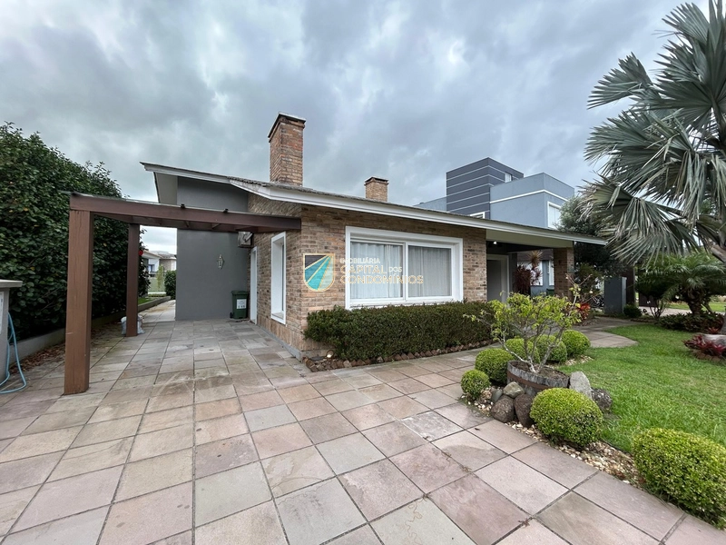 Casa térrea, com fundos para área verde, no condomínio Ventura Club