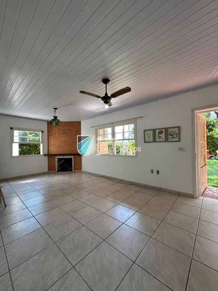 Casa com amplo terreno em Atlântida: 3ª foto da galeria de imagens do imóvel