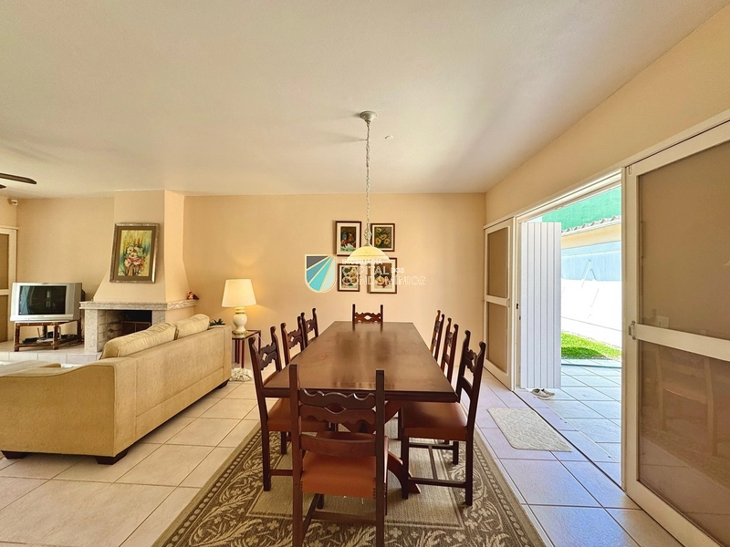 Casa em 2 terrenos: 5ª foto da galeria de imagens do imóvel