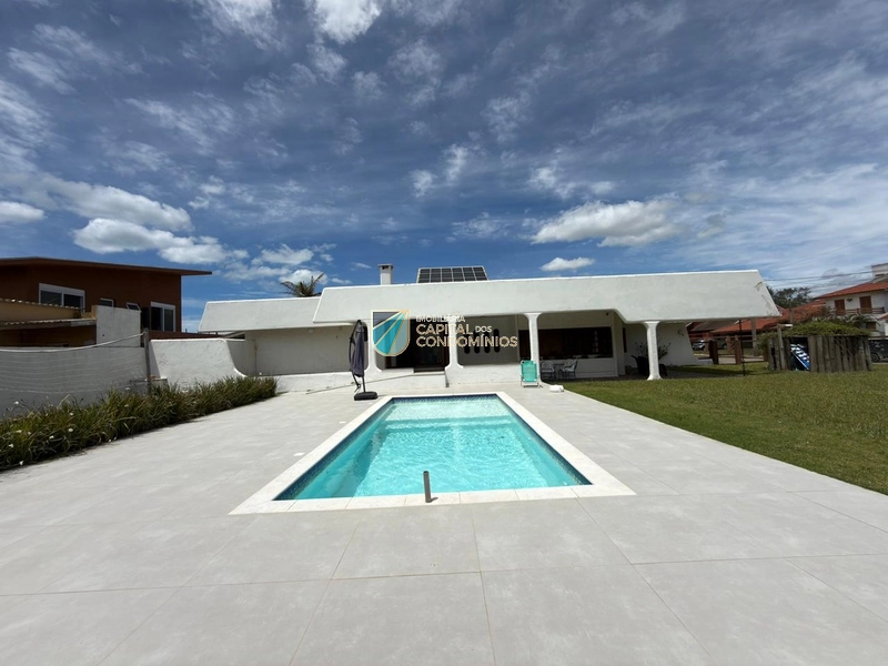 Casa térrea em Atlântida: 2ª foto da galeria de imagens do imóvel