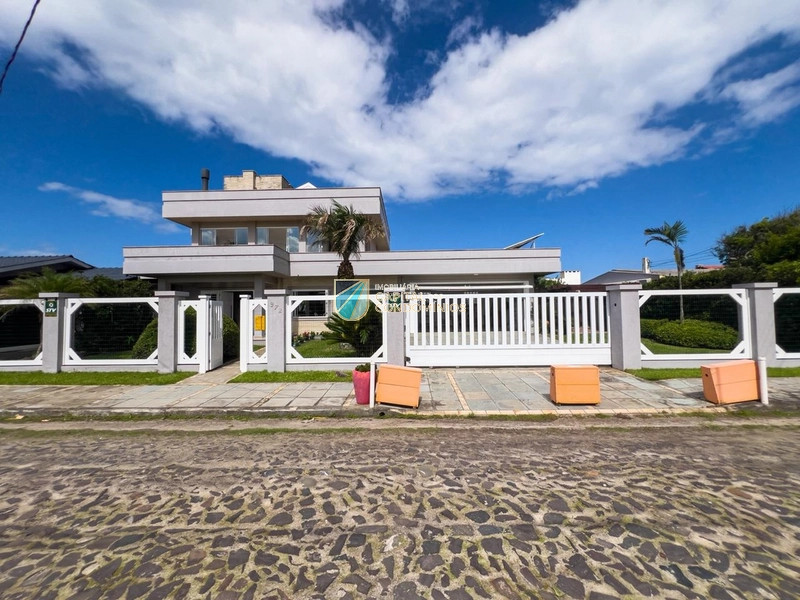 Sobrado junto ao mar!: 1ª foto da galeria de imagens do imóvel