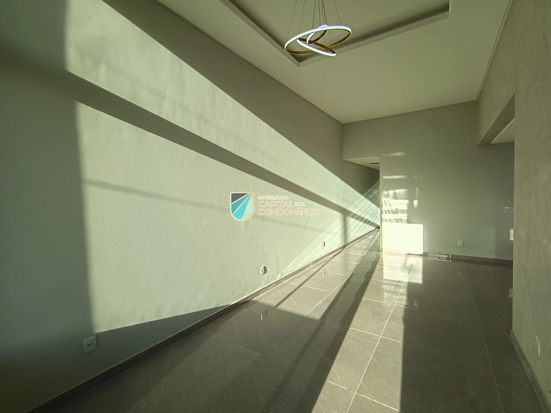 Casa térrea em frente à praça: 4ª foto da galeria de imagens do imóvel