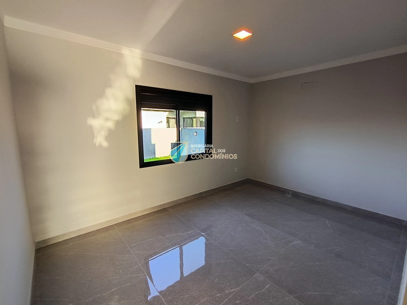 Casa térrea em frente à praça: 10ª foto da galeria de imagens do imóvel