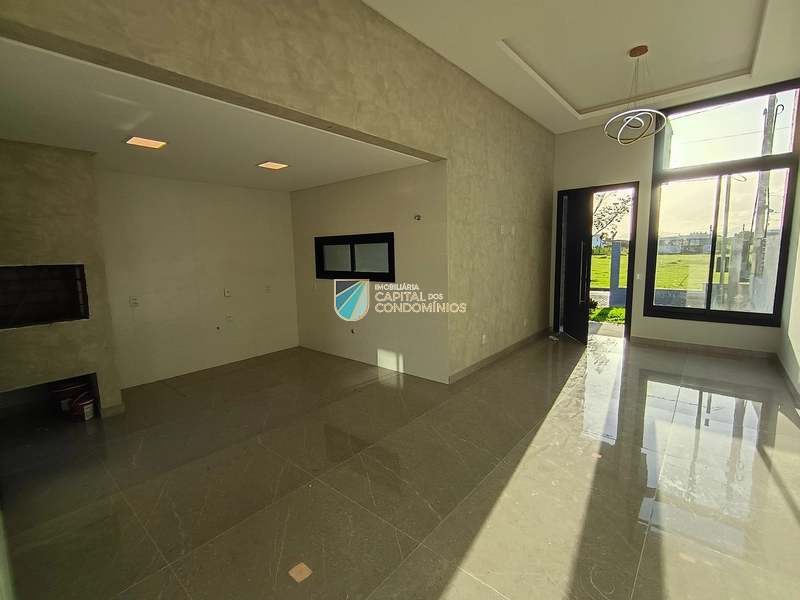 Casa térrea em frente à praça: 2ª foto da galeria de imagens do imóvel