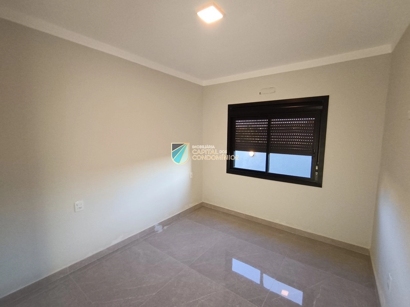 Casa térrea em frente à praça: 13ª foto da galeria de imagens do imóvel