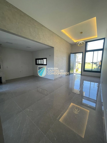 Casa térrea em frente à praça: 3ª foto da galeria de imagens do imóvel