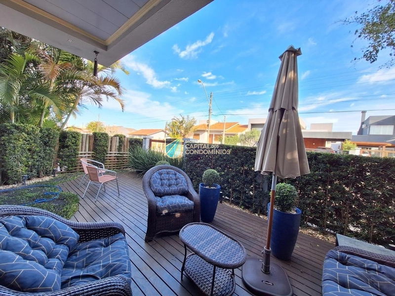 Apartamento térreo com pátio