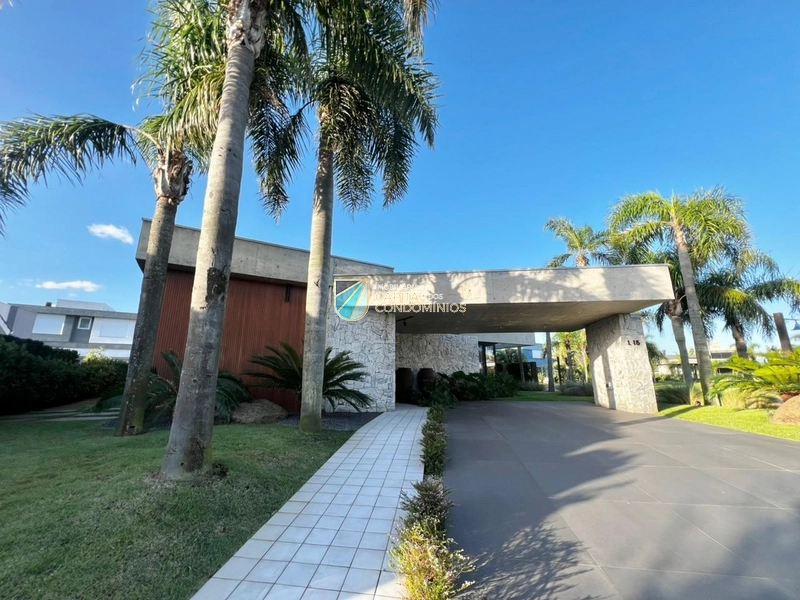 Casa térrea junto ao lago no condomínio Quintas do Lago: 2ª foto da galeria de imagens do imóvel