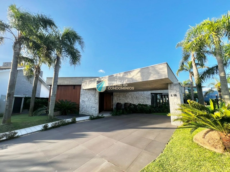 Casa térrea junto ao lago no condomínio Quintas do Lago