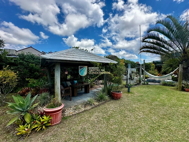 Casa em terrenos no centro: 2ª foto da galeria de imagens do imóvel
