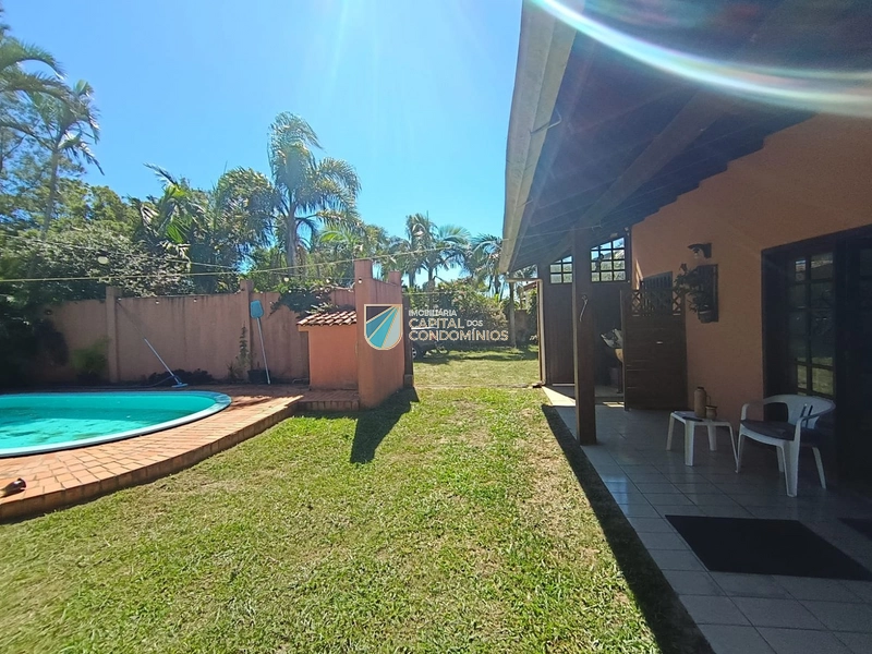 Casa em 2 terrenos em rua privativa: 1ª foto da galeria de imagens do imóvel