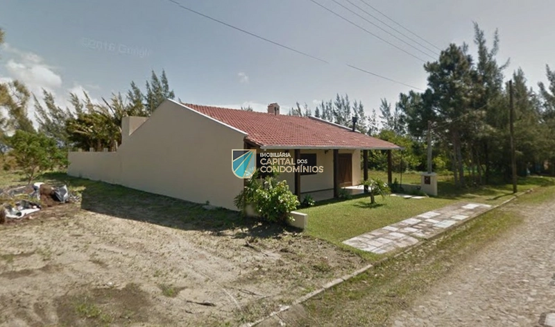 Casa em 2 terrenos em rua privativa: 3ª foto da galeria de imagens do imóvel